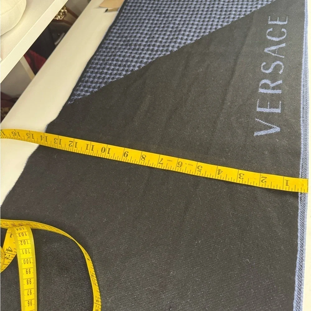 100% WOOL VERSACE  30X78 MEDUSA Black/Grey SCARF/SHAWL ITALY.
